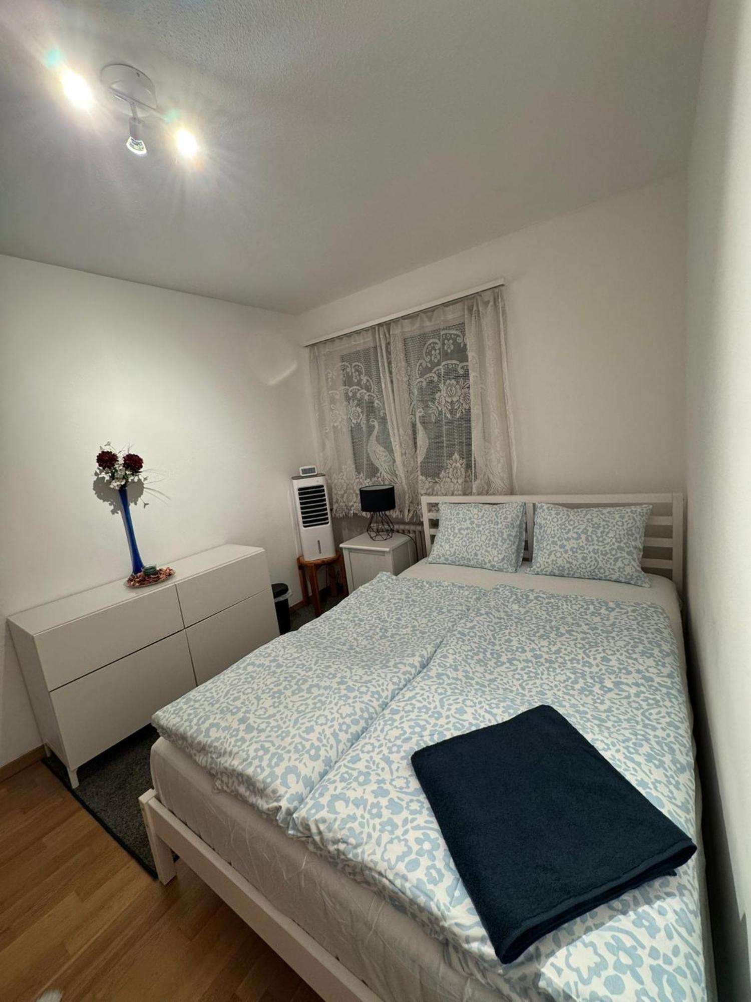 Homestay Vk - H - Zuerich Airport - Luxury - - Haldenstrasse -